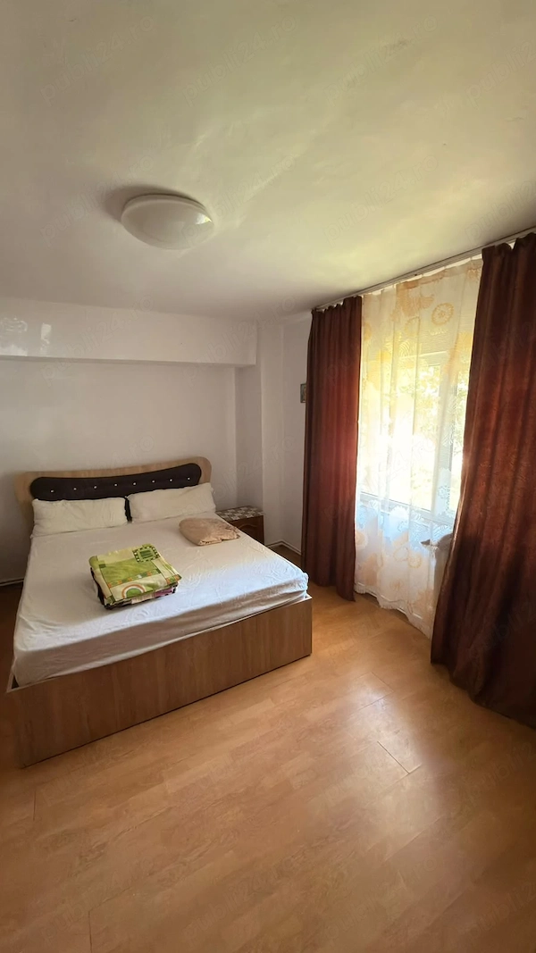 Inchiriez -Apartament 65 m decomandat 2 camere,2 băi in Piața Traian — fotografia 1