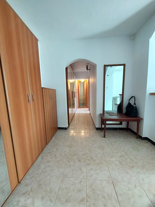 vanzare apartament 3 camere , etaj 3, micro VI ,Targoviste — fotografia 3