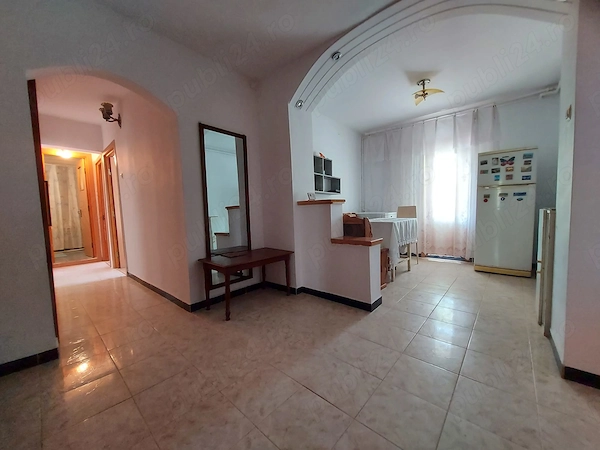 vanzare apartament 3 camere , etaj 3, micro VI ,Targoviste — fotografia 1