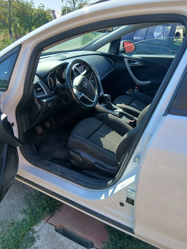 OPEL Astra 2011 — imagine 3