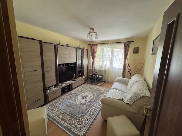 închiriez apartament două camere în orașul Bușteni, zona muzeu Cezar Petrescu — fotografia 1