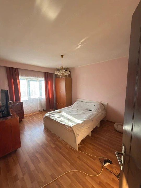 Apartament 3 camere, etaj intermediar, zona Mol, bld Primaverii — fotografia 3
