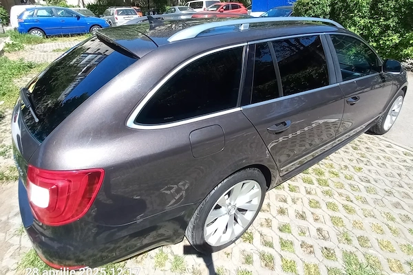 SKODA Superb 2011 — imagine 19