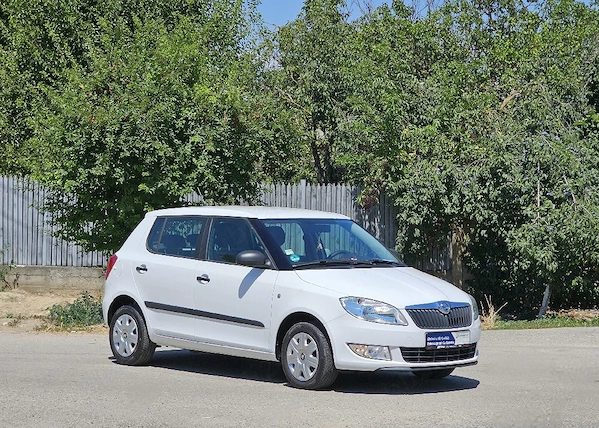 Skoda Fabia 1.2 HTP FRESH Navigatie ClimaManuala DistribuțieSchimbata CamerăMarșarier Bluethoot