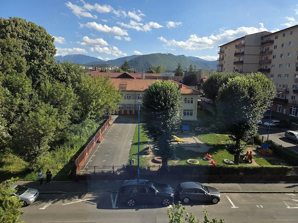 Vand apartament 2 camere Tractorul — fotografia 3