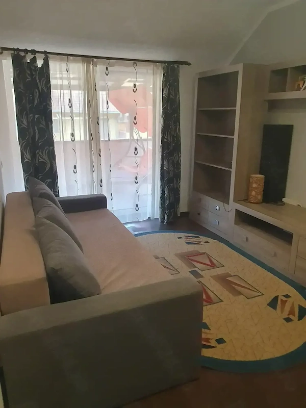 Inchiriez apartament cu 2 camere cu parcare,zona Porii — fotografia 1