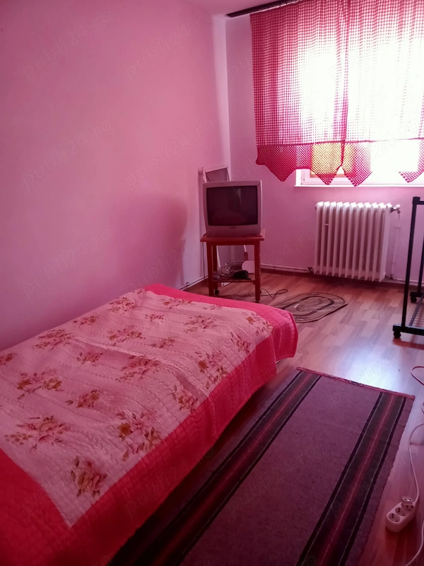 Vand apartament 3 camere in Hunedoara, et 2 — fotografia 1