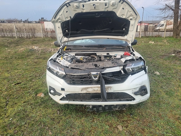 Dacia Logan din 2022 avariat