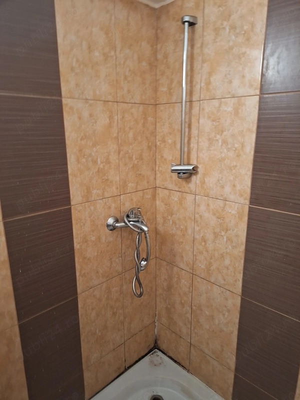 Vind ansamblu spatii cazare tip studio patru camere pentru inchiriere toate utilitatile — fotografia 2