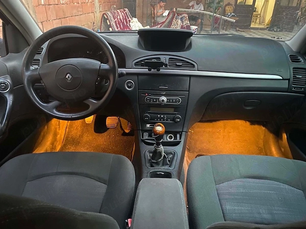 vând Renault Laguna
