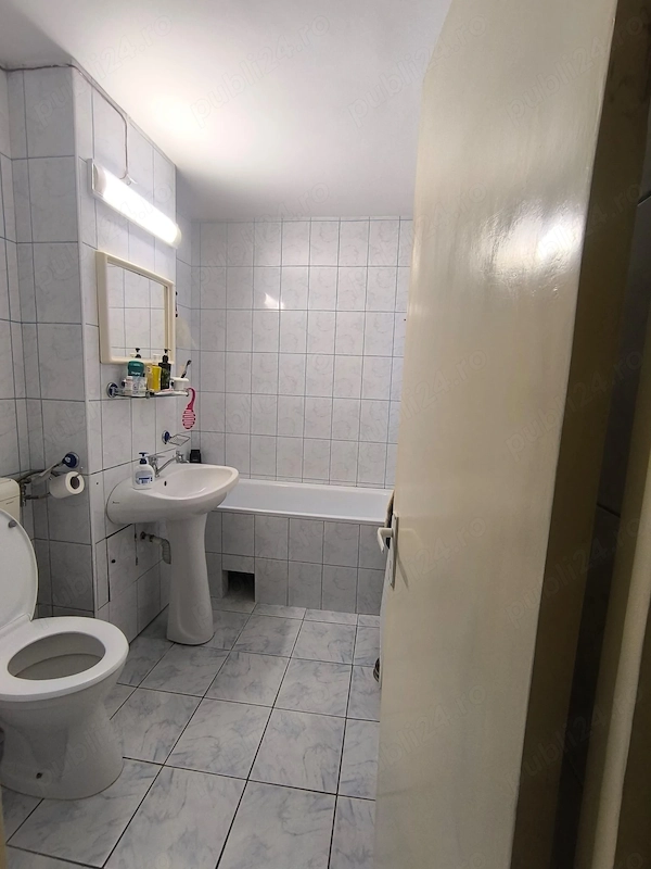De închiriat apartament 4 camere zona ultracentrală Câmpia Turzii — fotografia 3