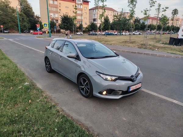 TOYOTA Auris