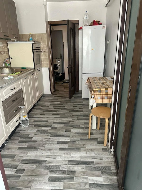 Inchiriez apartament doar pe termen lung — fotografia 1