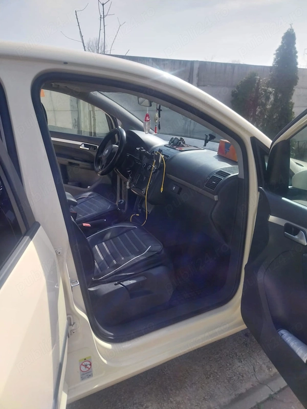 VOLKSWAGEN Touran 2014 — imagine 5