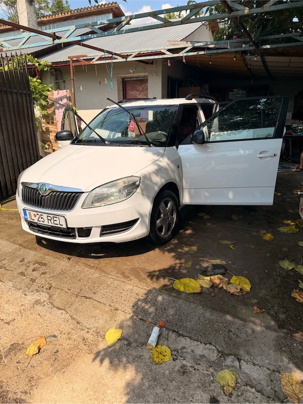 SKODA Fabia 2012 — imagine 3