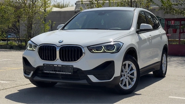 Bmw X1 FaceLift s-drive 150Cp LED Automata Navi MARE Scaune SPORT Senzori fata+spate Scaune incalzi