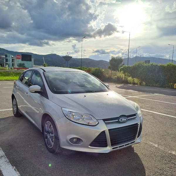 Auto Ford Focus 2013 hatchback