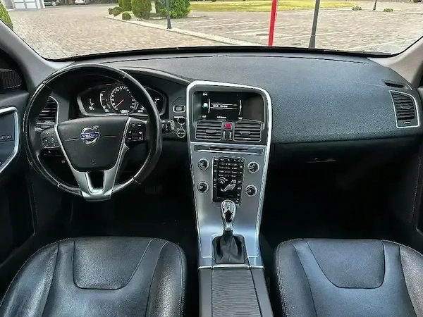 VOLVO XC60 2017 — imagine 5