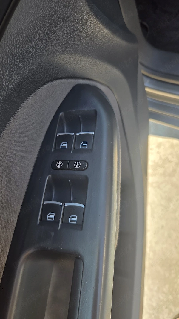 VOLKSWAGEN Touran 2012 — imagine 5
