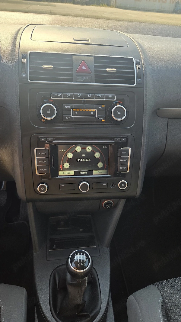 VOLKSWAGEN Touran 2012 — imagine 6