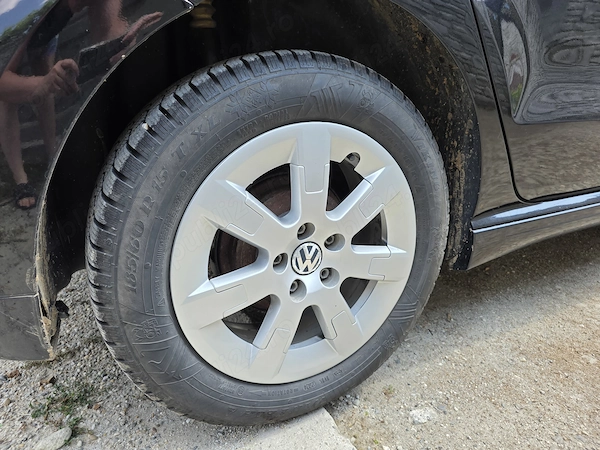 VOLKSWAGEN Polo