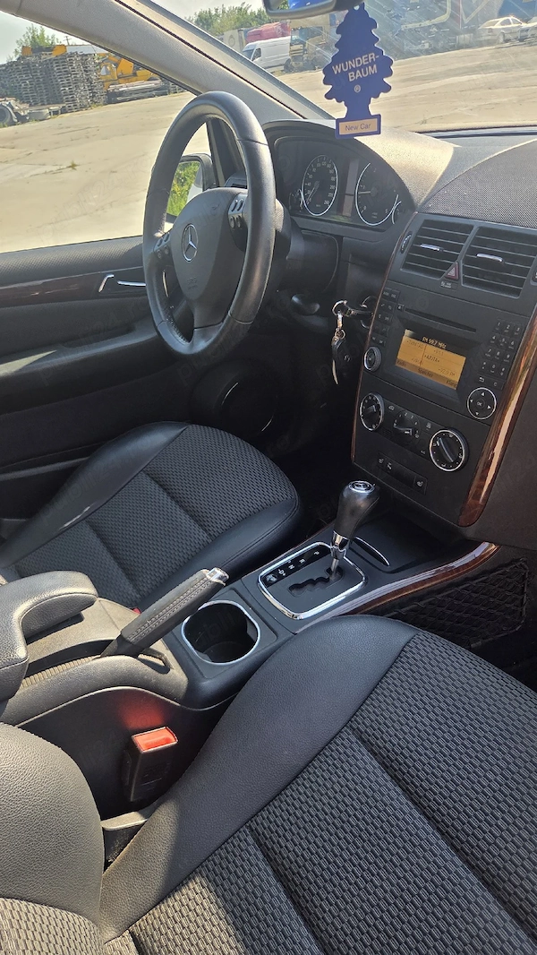 MERCEDES-BENZ A-Class 2011 — imagine 7