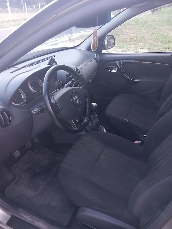 Vând mașină Dacia Duster
