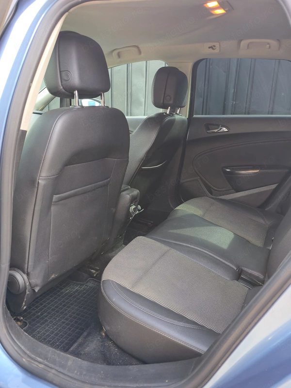 OPEL Astra 2011 — imagine 11