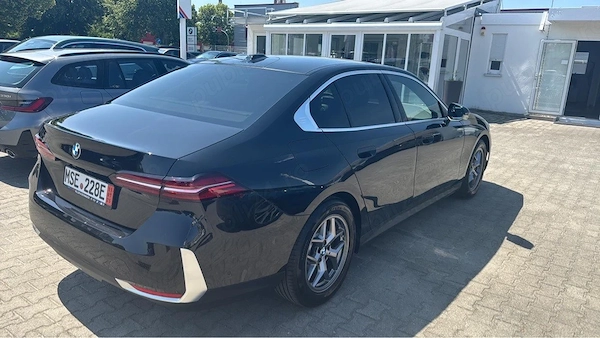 BMW 5 Series 2024 — imagine 4