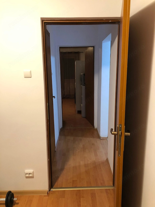 Vând în rate sau schimb cu casă în apropiere de București apartament cu 4 camere în sector 5 — fotografia 1