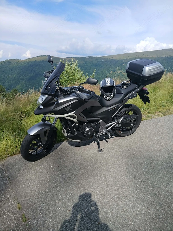 Vând moto honda