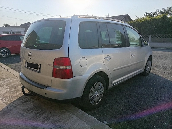 VOLKSWAGEN Touran