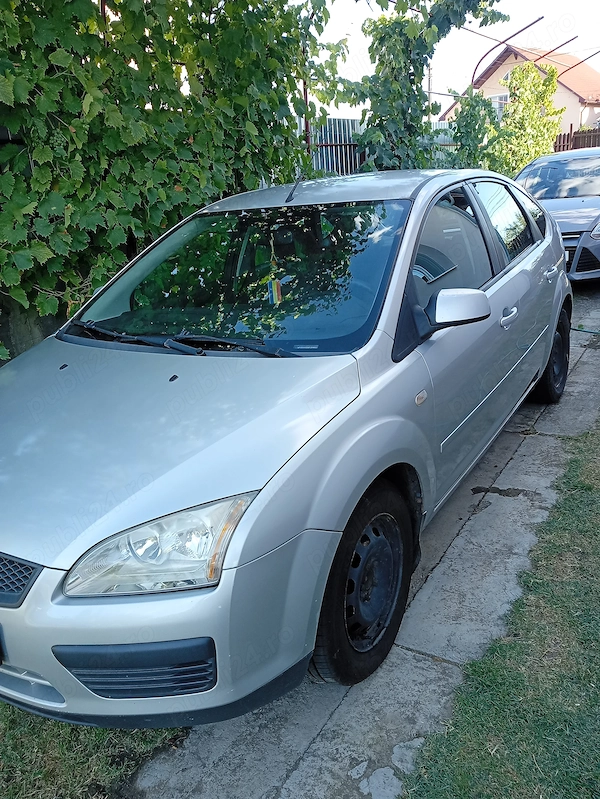 Vând Ford focus