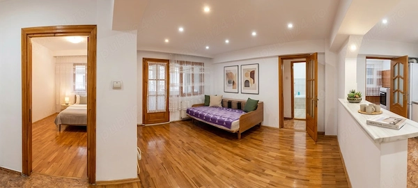 Apartament cu 3 camere are 2 bai situat la etajul 1 — fotografia 1