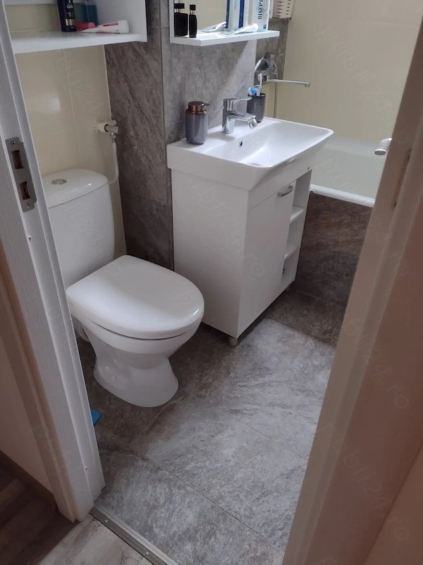 [SCHIMB] Apartament 2 camere + diferență cu Casă si teren lângă Roman — fotografia 1