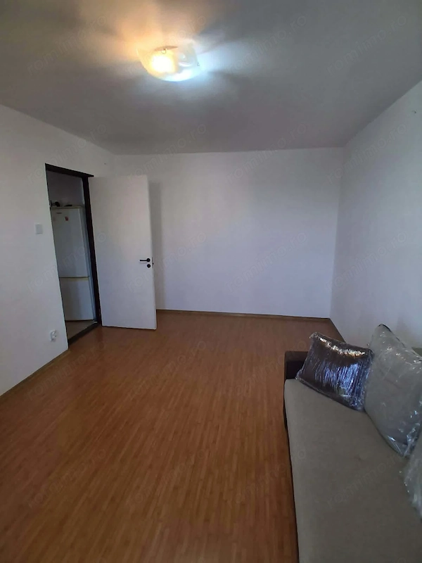 Proprietar vând apartament 2 camere decomandat Lujerului 5 min metrou — fotografia 1
