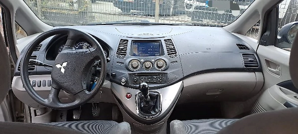 MITSUBISHI Grandis 2008 — imagine 4