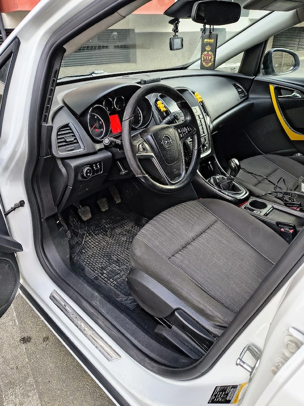OPEL Astra 2011 — imagine 4