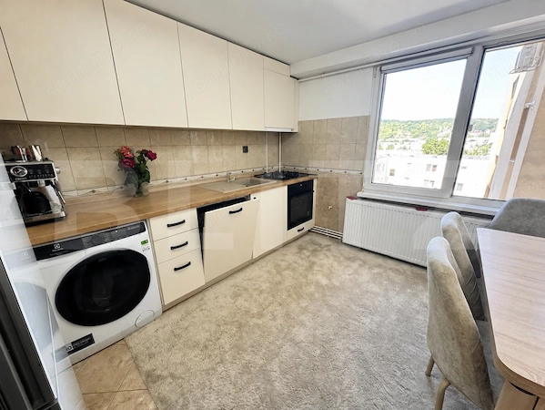 Apartament cu 4 camere, 78 mp, zona Corina-Tudor — fotografia 1