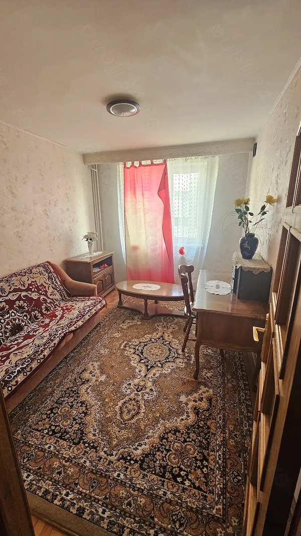 Apartament cu 3 camere, în Târgu Neamț — fotografia 1
