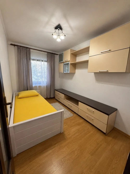 Apartament 3 camere decomandate 85 mp 2 balcoane Etaj 2 Semicentral Zona Traian — fotografia 3