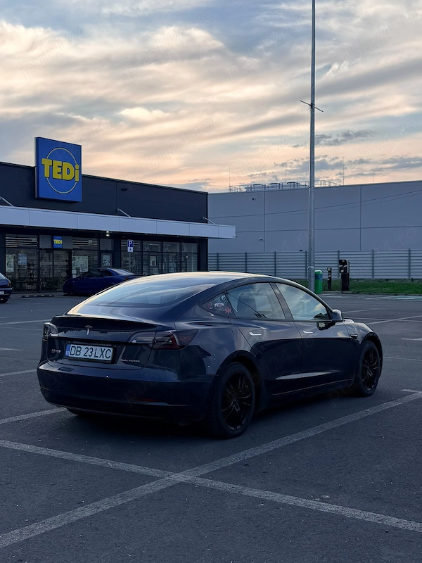 TESLA Model 3 2020 — imagine 2