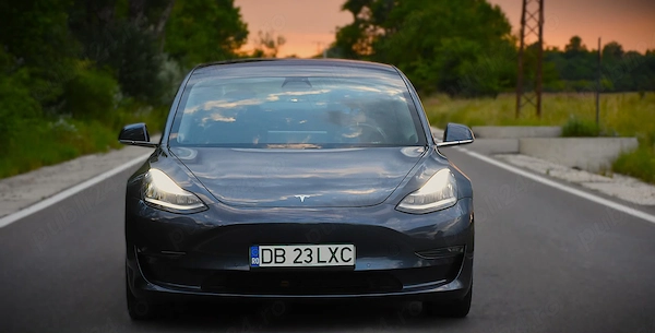 TESLA Model 3 2020 — imagine 4