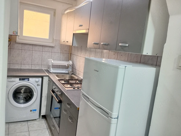 Închiriez apartament cu 2 camere în Târnăveni:47 m2, centrală termică, renovat nou, mobilat complet — fotografia 2