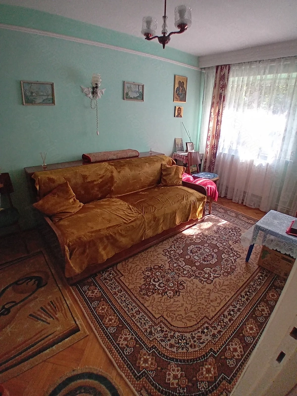 Vând apartament 2 camere et. 1 Precista zona Laguna — fotografia 1