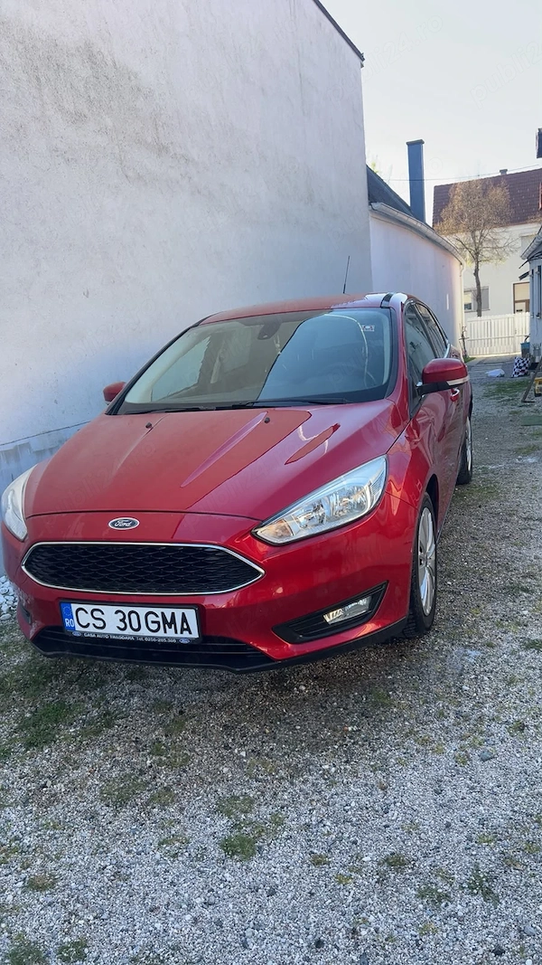 Vand Ford FOCUS An 2015, culoarea rosie!!!