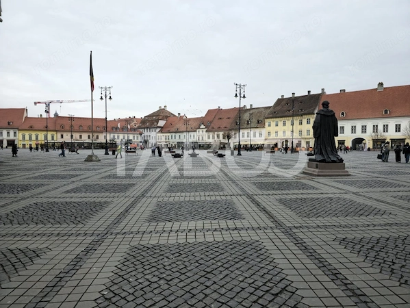 Apartament decomandat de vanzare cu pivnita in Centrul Istoric Sibiu — fotografia 1