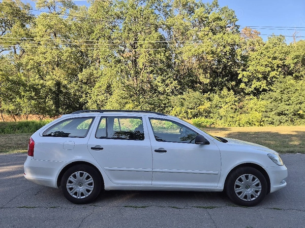 SKODA Octavia 2012 — imagine 2
