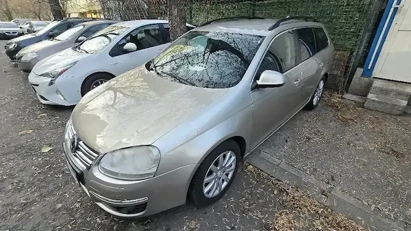 VOLKSWAGEN Golf