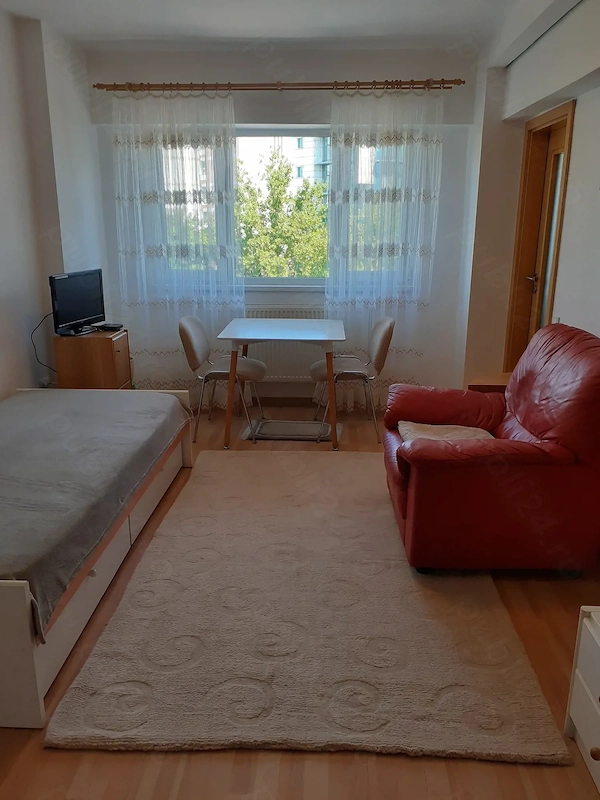 Schimb garsoniera cu apartament — fotografia 1